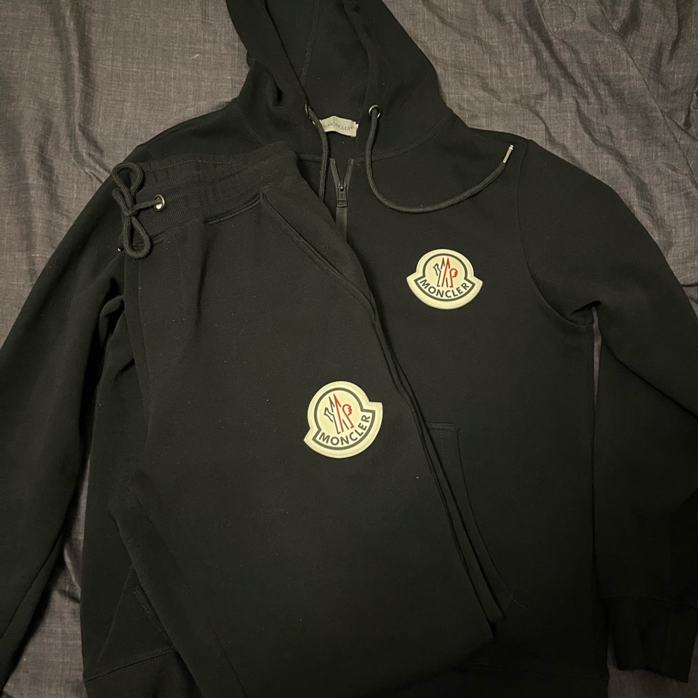 Moncler sweat suit
